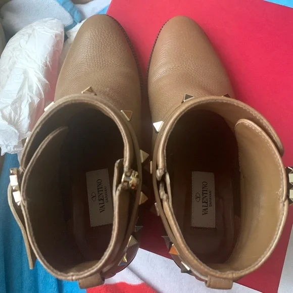 🌈ROCKSTUD Ankle Boot
VALENTINO GARAVANI SIZE8US🌈 - Picture 6 of 16